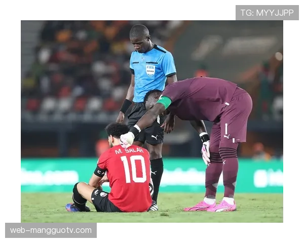 官方:利物浦中场核心萨拉赫训练中腿筋受伤,预计缺席数周 官方:利物浦中场核心萨拉赫训练中腿筋受伤,预计缺席数周